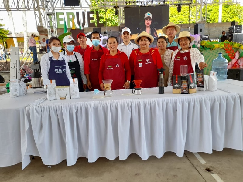 Equipo Café Arú en feria cafetera